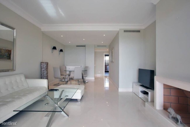 Foto del edificio - 270 Palisades Beach Rd