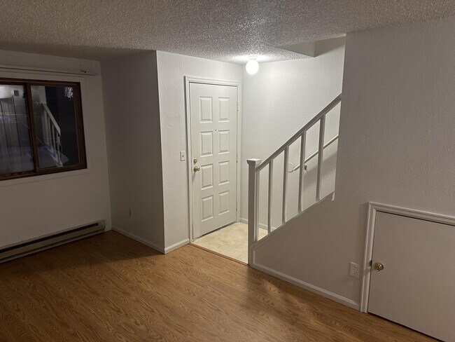 Foto del edificio - 4887 Basswood Dr
