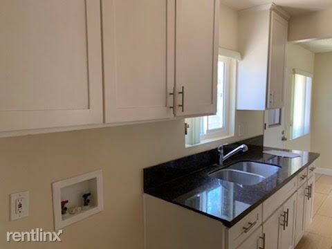 Foto del edificio - 3 br, 1 bath Apartment - 5900 Muller St