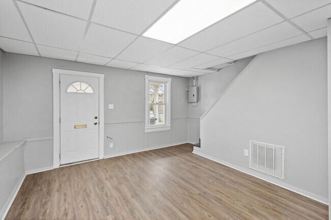 Photo - 450 Center St Apartment