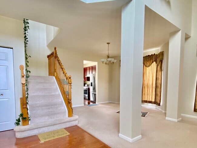 Building Photo - 955 Summerhill Dr