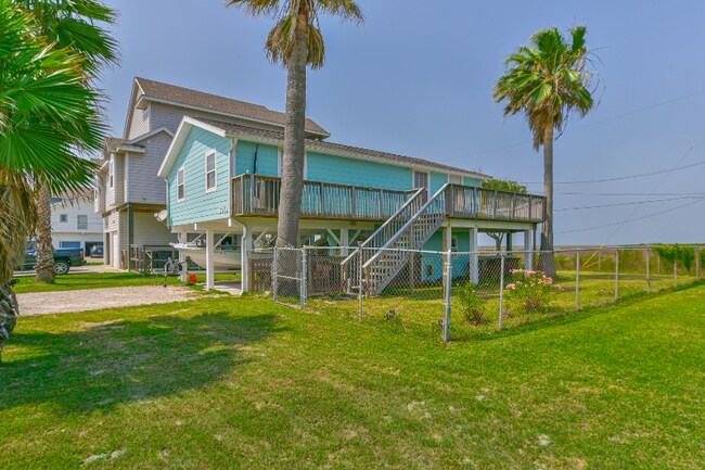 Building Photo - 3919 San Jacinto Dr