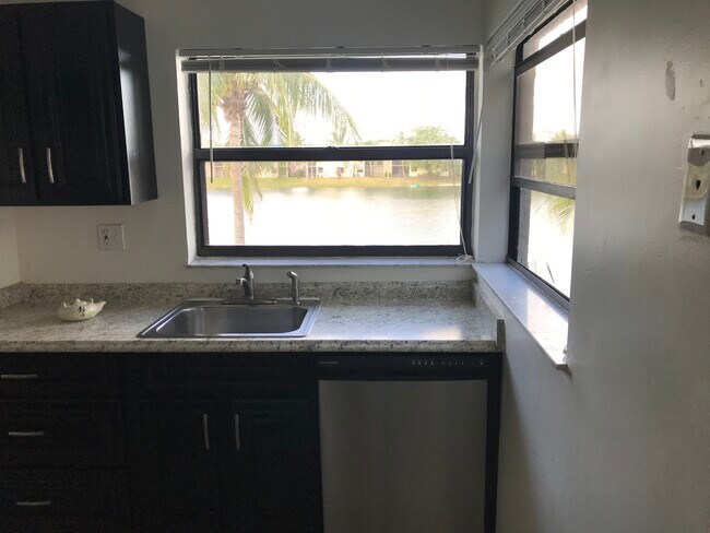 Foto del edificio - 1041 Jefferson Dr