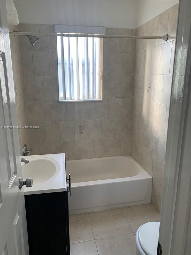 Foto del edificio - 2500 NW 24th Ave