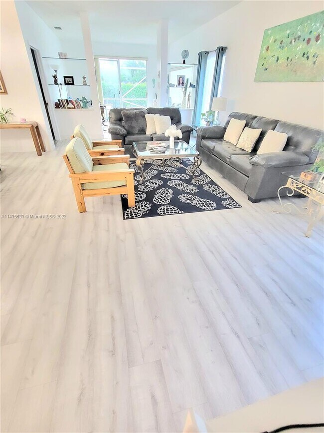 Foto del edificio - 7880 Mansfield Hollow Rd