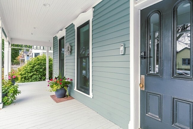 Building Photo - 1020 W Wayne St