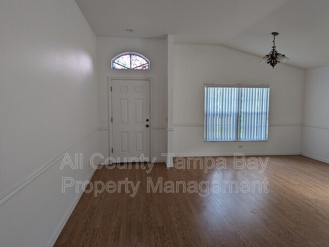Foto del edificio - 15320 Lake Bella Vista Dr