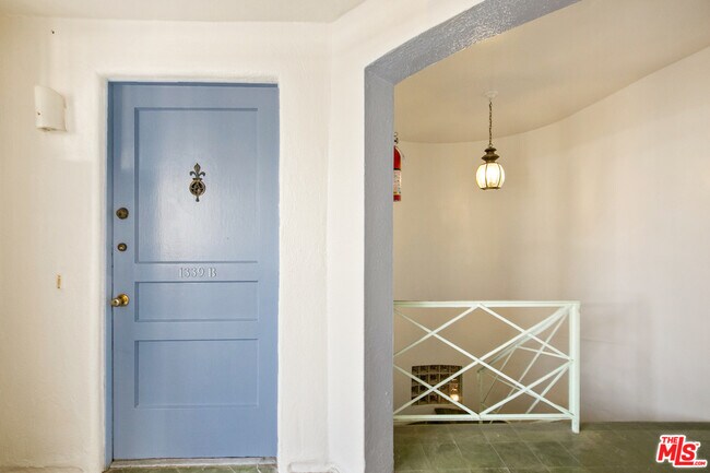 Foto del edificio - 1323 N Olive Dr