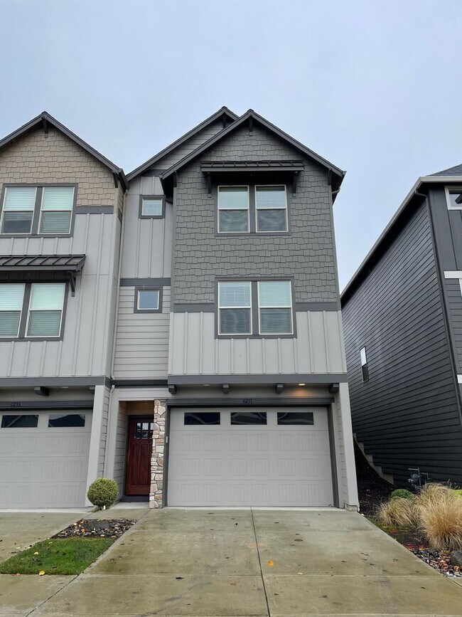 Foto del edificio - LUXURY 4 BD TOWNHOME! GATED PARKER VILLAGE...