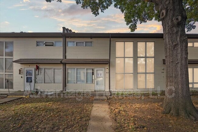 Building Photo - 914 N 70th St