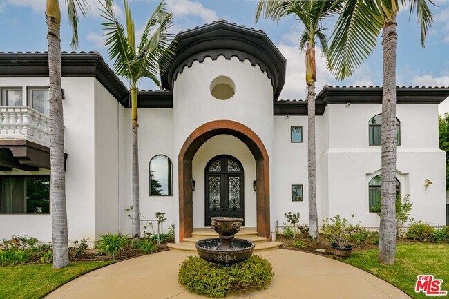 Building Photo - 4705 Los Feliz Blvd