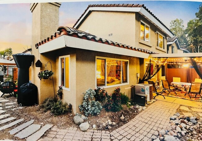 Building Photo - 1908 E Calico