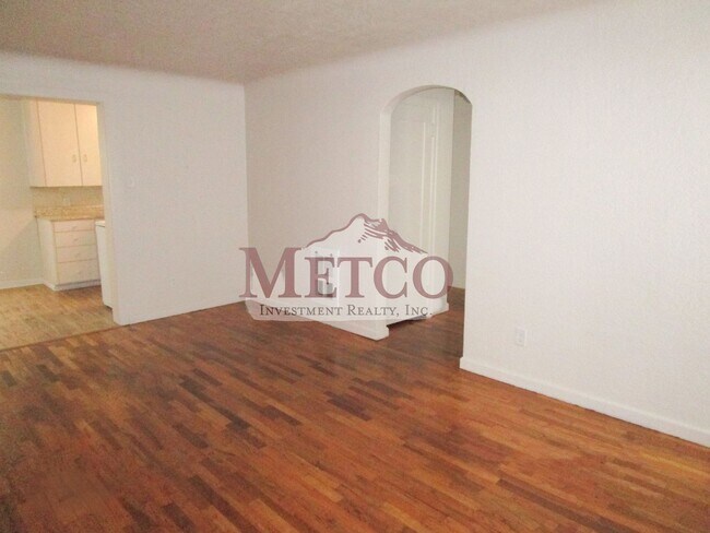 Building Photo - Updated 2 bedroom home