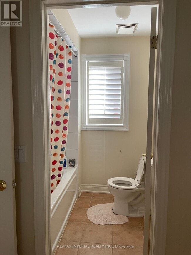 Building Photo - 21 Ormsby Ct