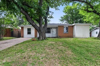 Building Photo - 2117 Brookshire St