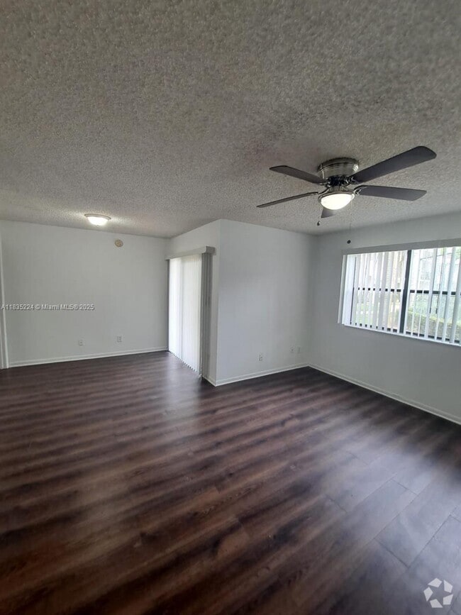 Building Photo - 540 S Park Rd
