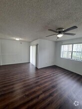 Building Photo - 540 S Park Rd