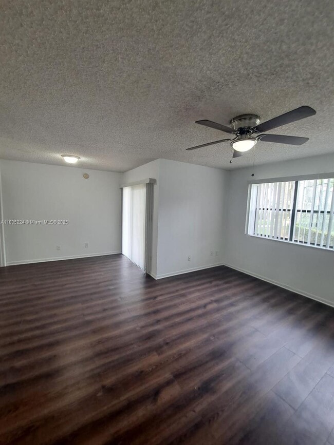 Building Photo - 540 S Park Rd