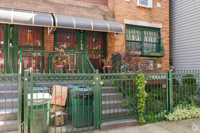 Building Photo - 310 Chauncey St