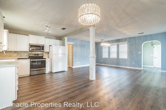 Foto del edificio - 3 br, 2 bath House - 5911 7th Ave. Dr. W.