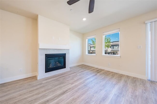 Foto del edificio - 813 Emerling Dr