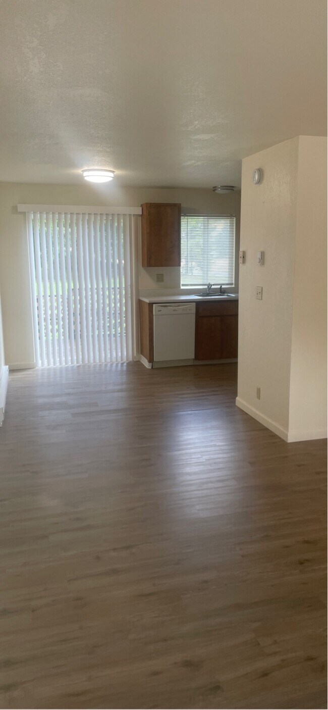 Foto del edificio - 845 SE East Slope Rd