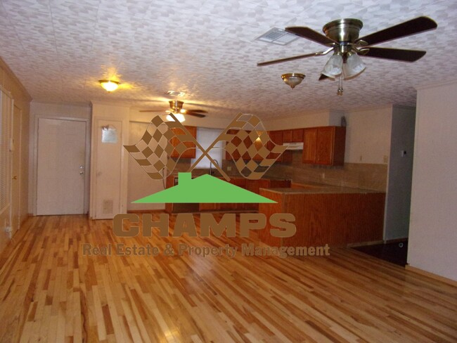 Building Photo - 3 -bedroom House for rent in Opelousas