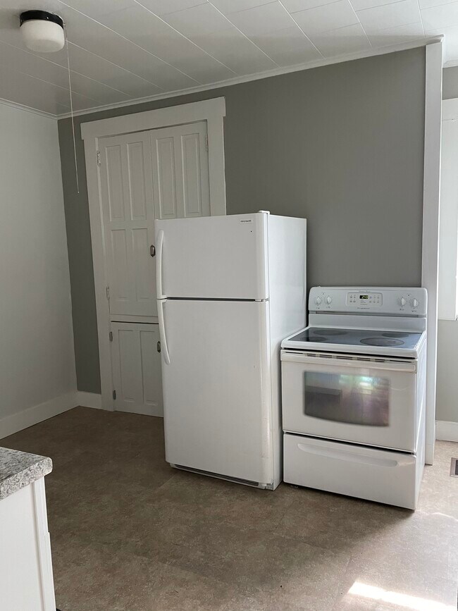 Kitchen - 203 E Court St