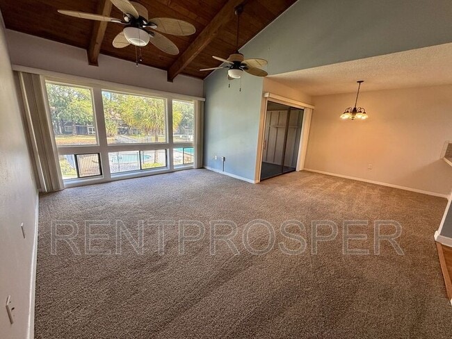 Foto del edificio - 6019 Windhover Dr