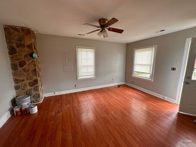 Foto del edificio - 2-Bedroom, 1-Bath Home with Garage!