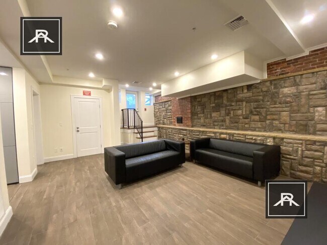 Foto del edificio - 3 bedroom in Brookline MA 02446