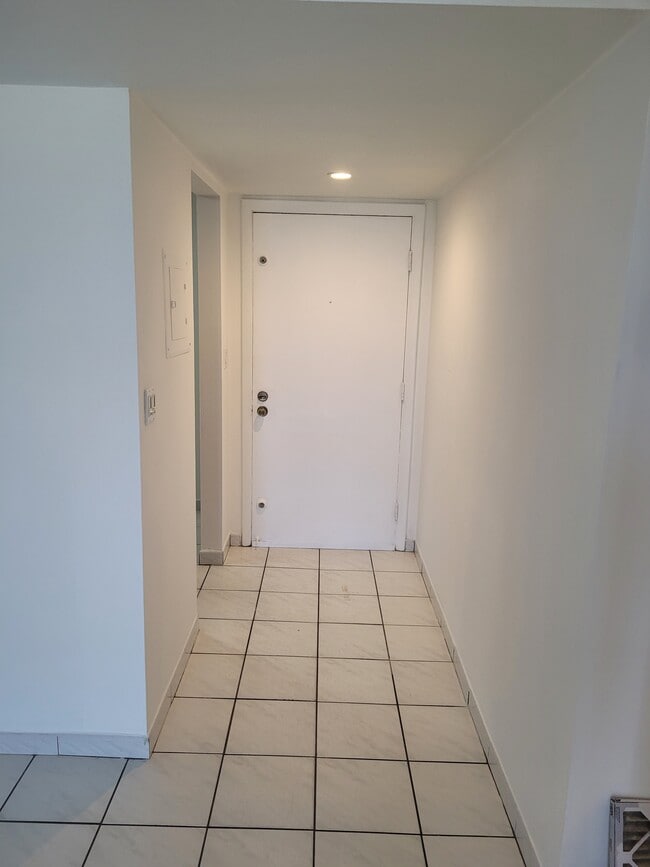 Foto del edificio - 8615 NW 8th St