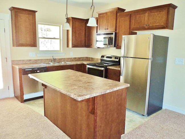 Building Photo - Town Home in Birmingham...Available to View!!
