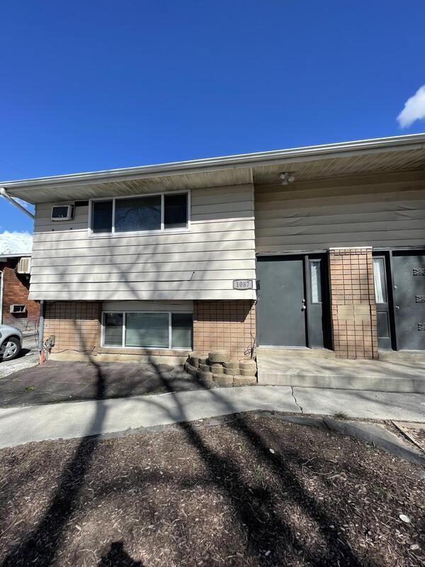 Building Photo - 1087 N 150 W