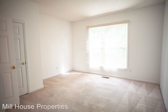 Building Photo - 4 br, 3 bath House - 202 Glenmore Road
