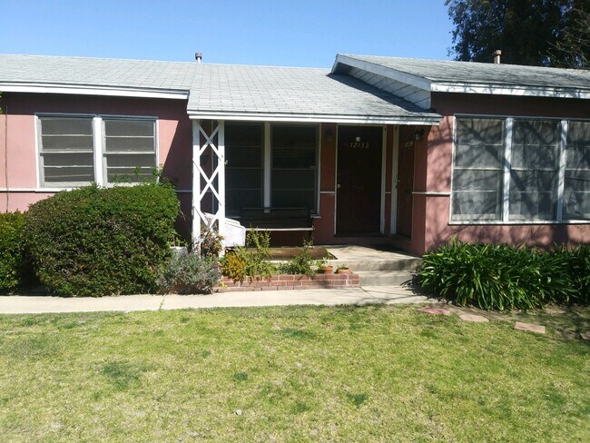 Foto del edificio - 12138 Mitchell Ave