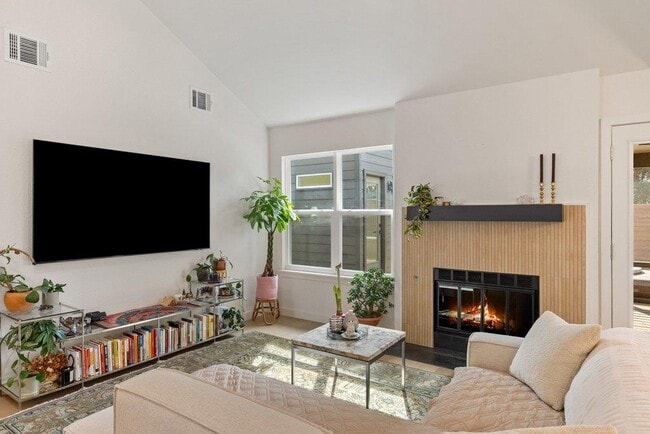 Foto del edificio - 8202 Cache Dr