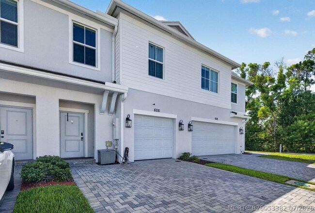 Foto del edificio - 608 Waters Edge Ln