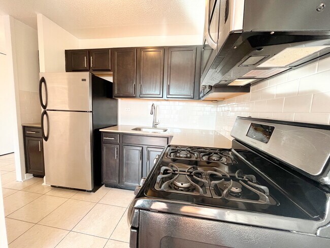 Foto del edificio - 3300 Broadway