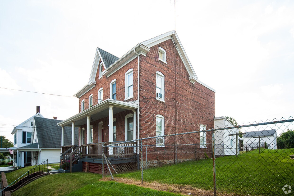 Building Photo - 761 Spruce St