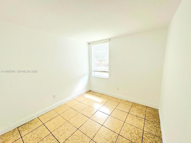 Building Photo - 1805 W 56th St