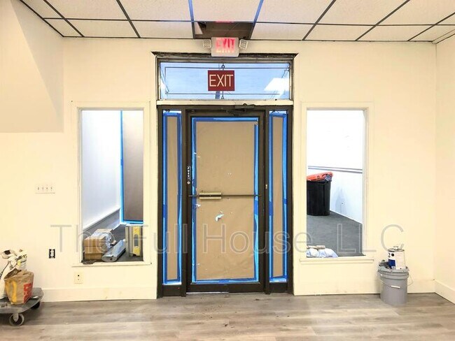 Building Photo - 933 4th Ave