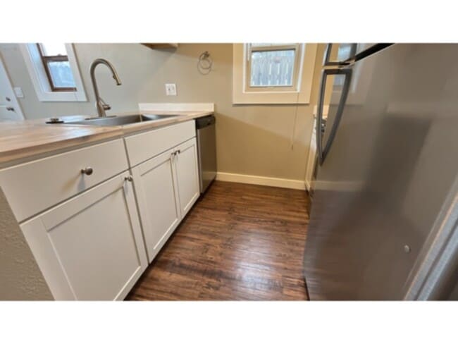 Foto del edificio - Updated main level unit, located close to downtown and Colorado College.