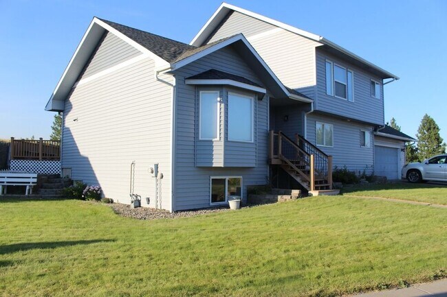 Front - 1541 Ridgeview Dr