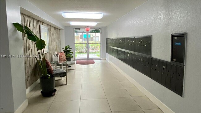 Foto del edificio - 9350 Fontainebleau Blvd