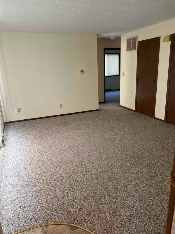 Foto del edificio - 336 W Cedar St