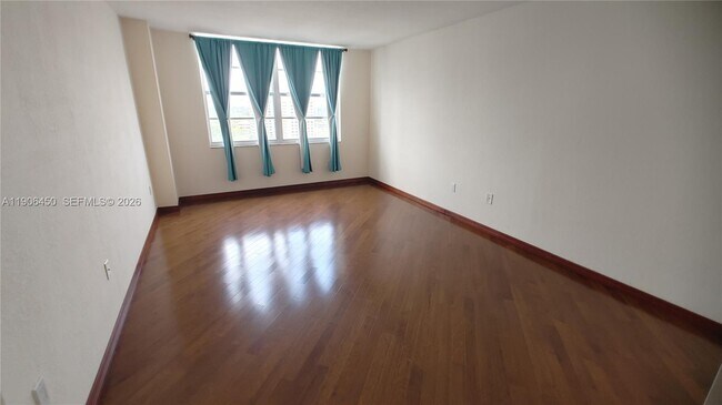 Foto del edificio - 2801 NE 183rd St