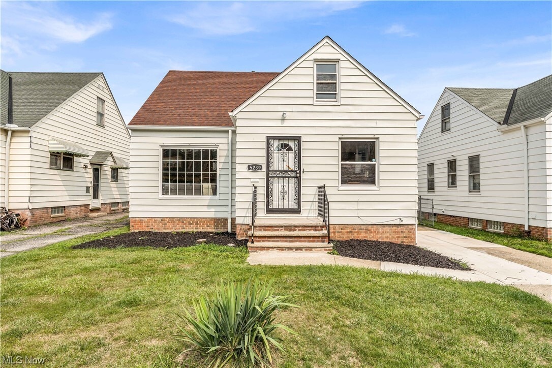 5239 Arch St, Maple Heights, OH 44137 House Rental in Maple Heights