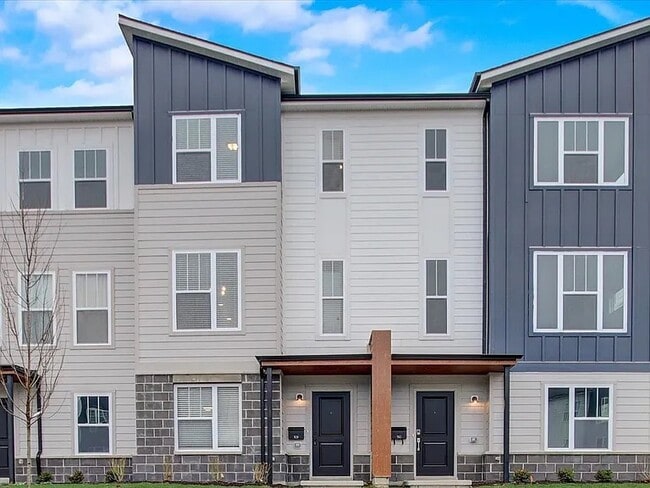 Building Photo - 308 Steeples Blvd