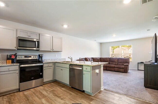 Foto del edificio - 3612 Roselawn Ter